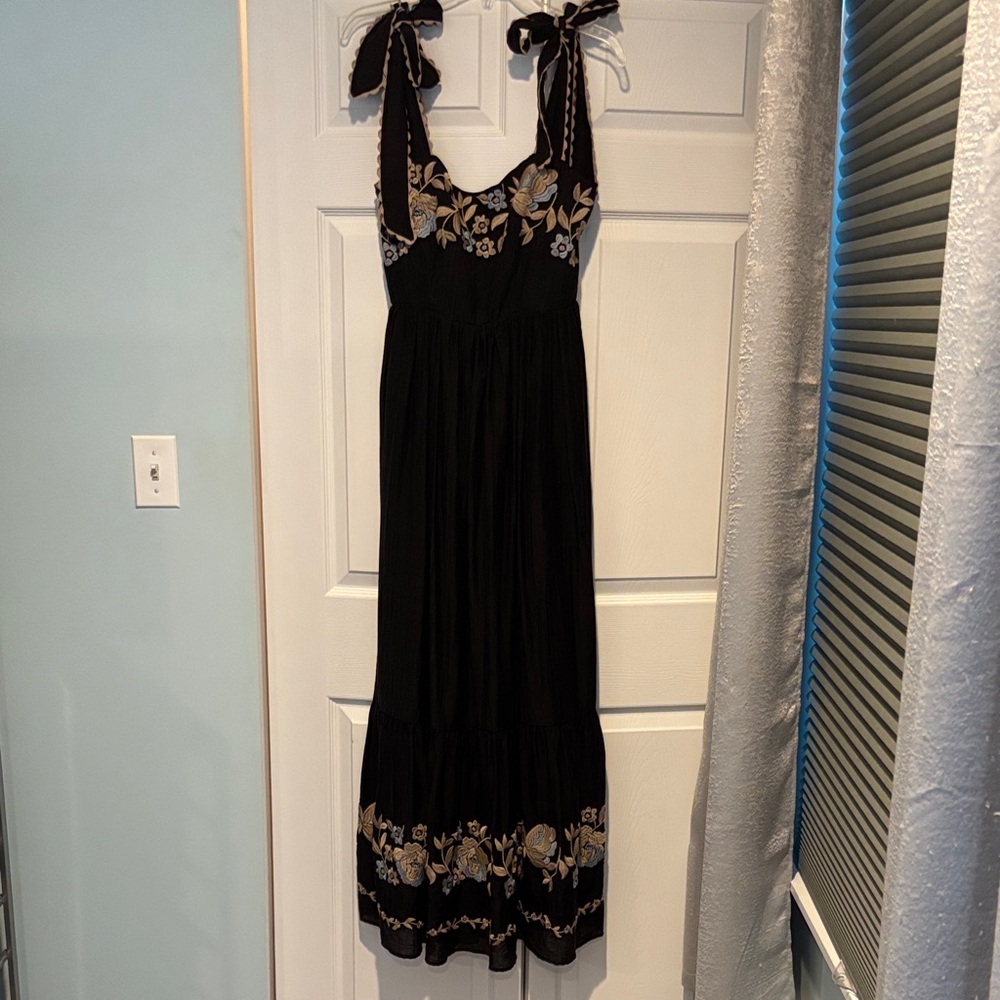 NWT MABLE Black Floral Embroidered Dress